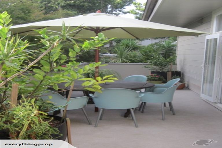 Photo of property in 83 Dignan Street, Point Chevalier, Auckland, 1022