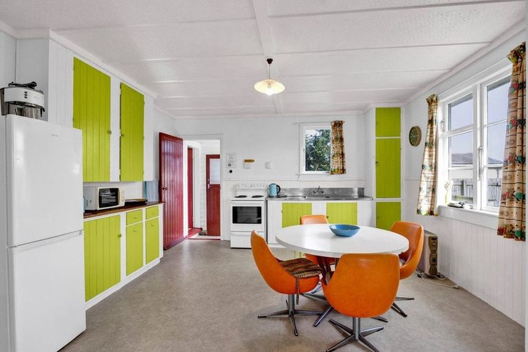 Photo of property in 14 Ohawe Terrace, Ohawe, Hawera, 4671