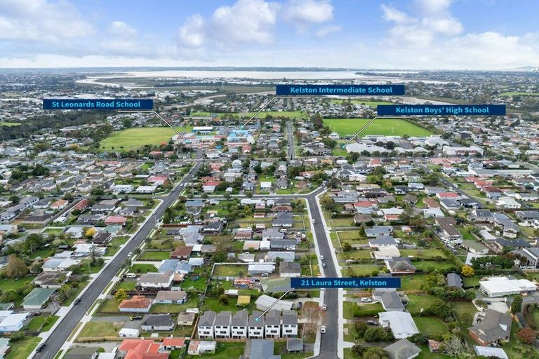 Photo of property in 21c Laura Street, Kelston, Auckland, 0602