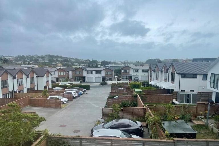 Photo of property in 17 Seafarer Crescent, Stanmore Bay, Whangaparaoa, 0932