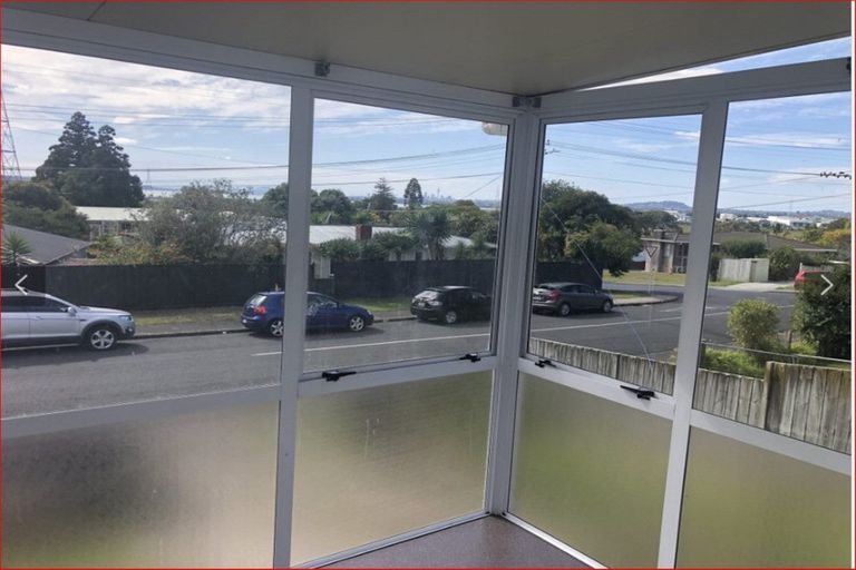 Photo of property in 15 Wakeling Avenue, Te Atatu South, Auckland, 0610