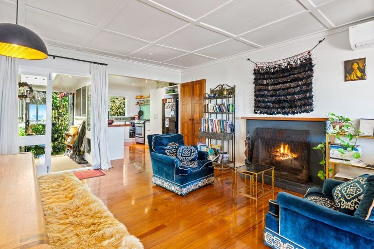 Photo of property in 72 Garden Road, Piha, New Lynn, 0772