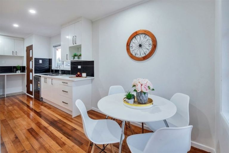 Photo of property in 7 Serjeant Street, Henderson, Auckland, 0612