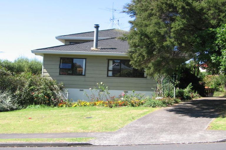 Photo of property in 2/31 Acacia Road, Torbay, Auckland, 0632
