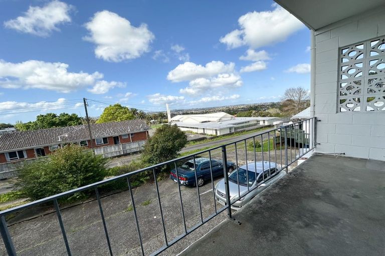 Photo of property in 40 West Coast Road, Glen Eden, Auckland, 0602