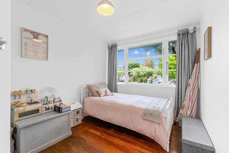 Photo of property in 12 Norwich Place, Awapuni, Palmerston North, 4412