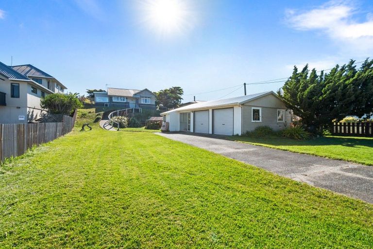Photo of property in 27 Bond Street, Foxton Beach, Foxton, 4815