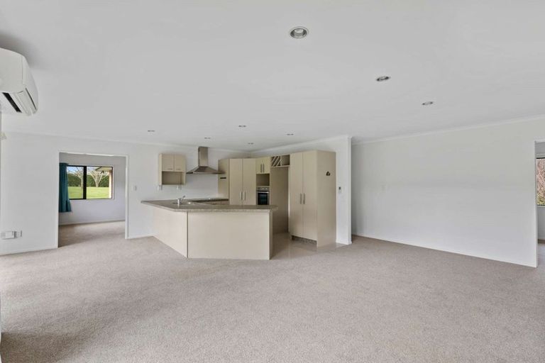 Photo of property in 10 Gleaming Place, Waiuku, 2123