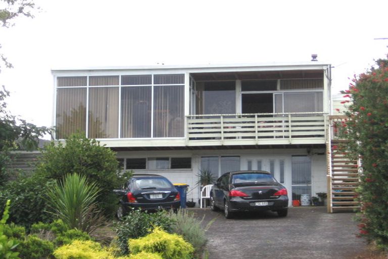 Photo of property in 107 Tiroroa Avenue, Te Atatu South, Auckland, 0610