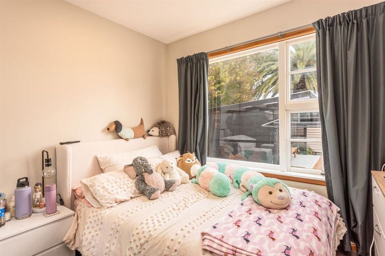 Photo of property in 5 Neave Place, Hillmorton, Christchurch, 8025