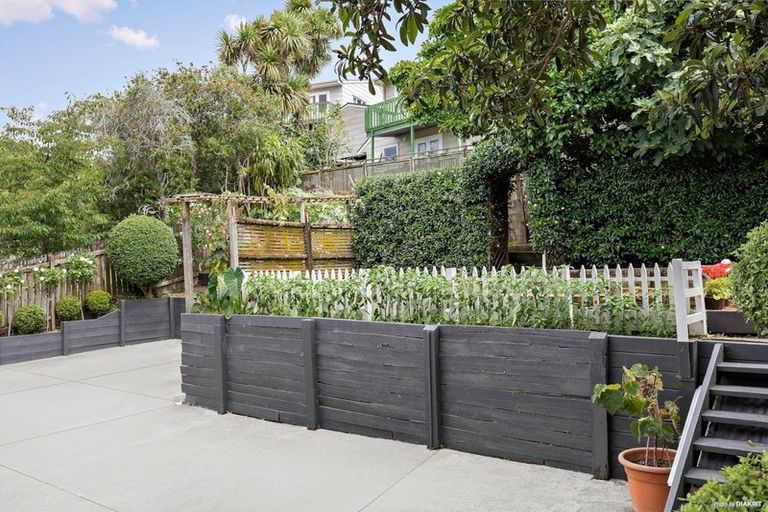 Photo of property in 1/20 Hogans Road, Glenfield, Auckland, 0629