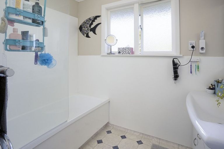 Photo of property in 12 Morris Road, Amberley, 7410