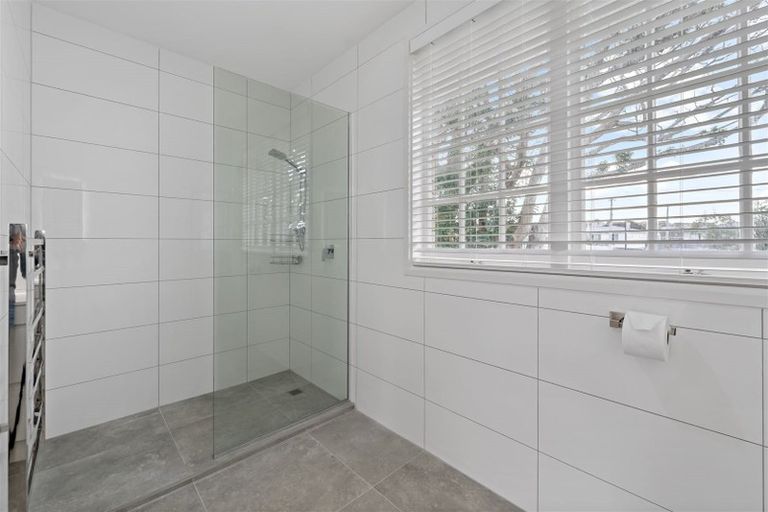 Photo of property in 1/25 James Evans Drive, Northcote, Auckland, 0627