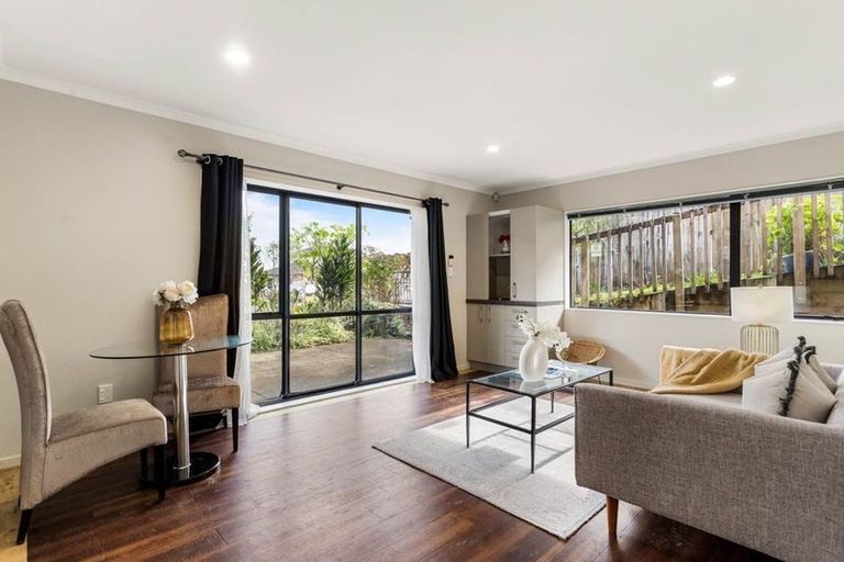 Photo of property in 76 Goodwood Drive, Goodwood Heights, Auckland, 2105