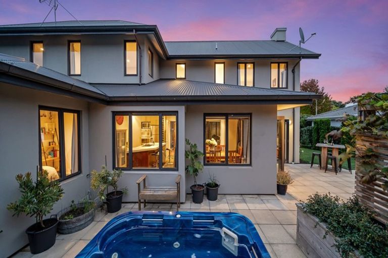 Photo of property in 2a Westburn Terrace, Burnside, Christchurch, 8041