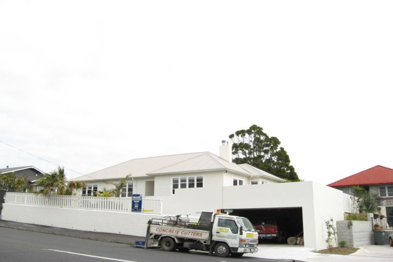 Photo of property in 4 Paynters Avenue, Strandon, New Plymouth, 4312