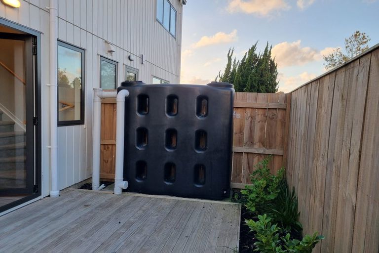 Photo of property in 49b Riverton Drive, Randwick Park, Auckland, 2105