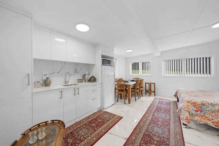 Photo of property in 21 Miller Road, Mangere Bridge, Auckland, 2022