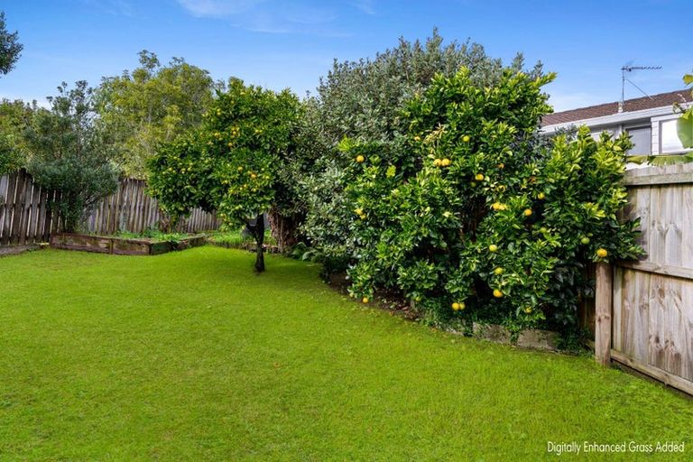 Photo of property in 27 Borich Road, Sunnyvale, Auckland, 0612