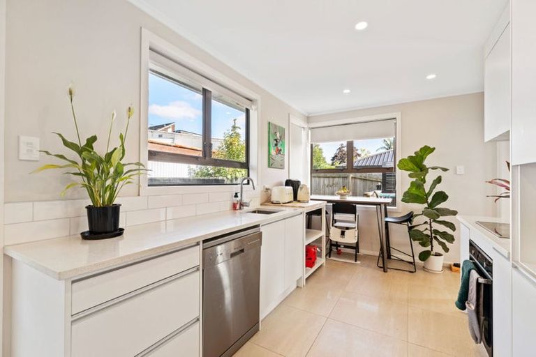 Photo of property in 33a Glengarry Road, Glen Eden, Auckland, 0602