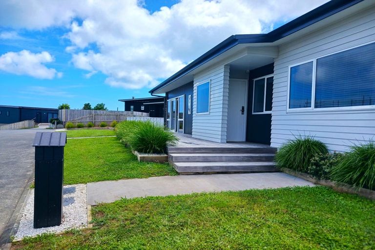 Photo of property in 2 Sunset Heights, Cable Bay, 0420