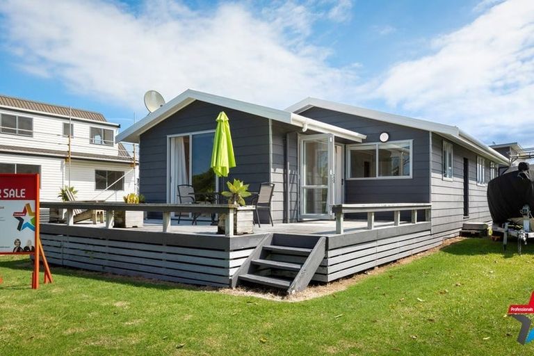 Photo of property in 16 Tatai Road, Bowentown, Waihi Beach, 3177
