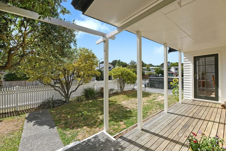 Photo of property in 15 Whirinaki Crescent, Heretaunga, Upper Hutt, 5018