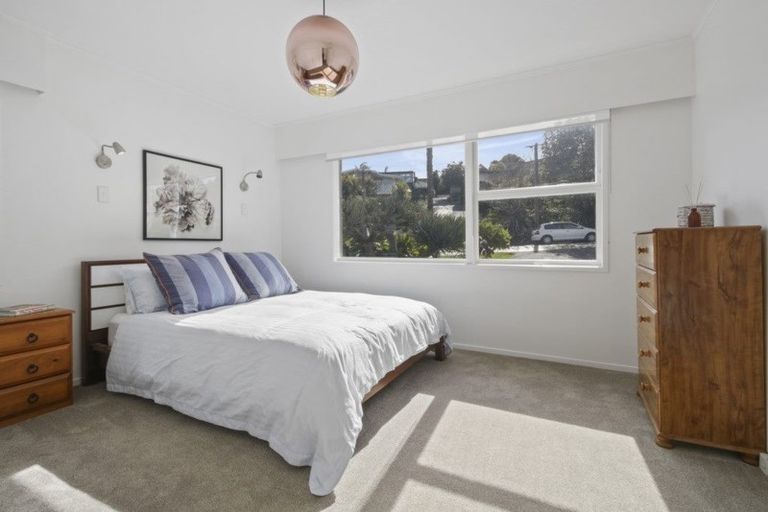 Photo of property in 38 Parr Terrace, Castor Bay, Auckland, 0620