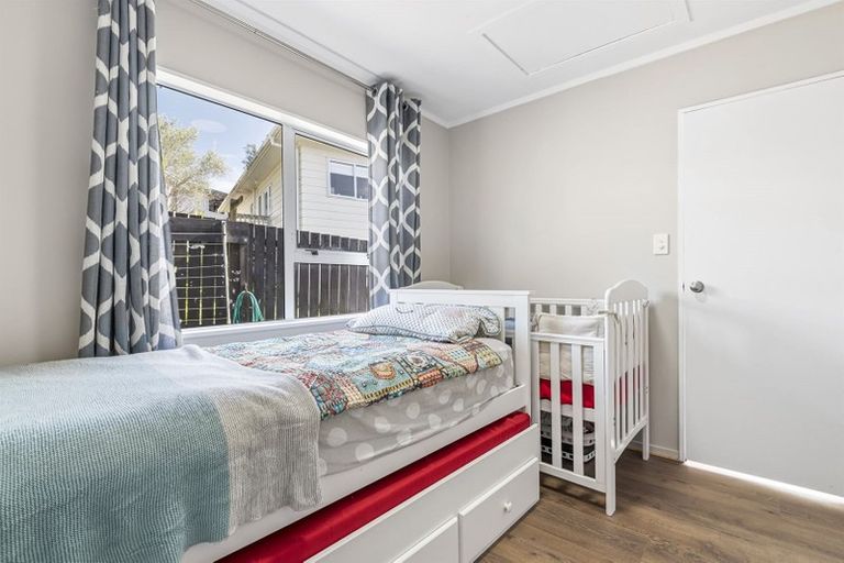 Photo of property in 3/41 Elizabeth Drive, West Harbour, Auckland, 0618