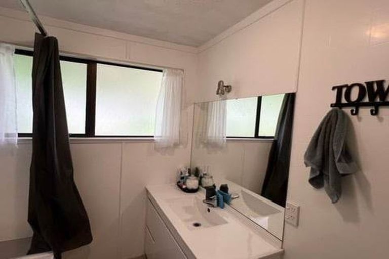 Photo of property in 14 Penguin Grove, Waitangirua, Porirua, 5024