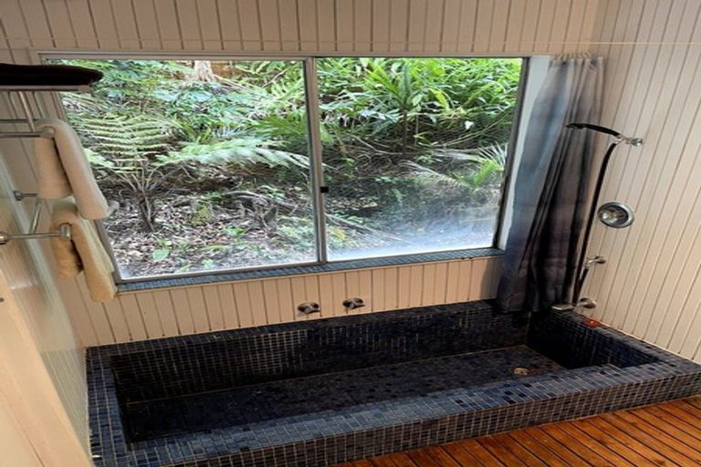 Photo of property in 7a Tinopai Road, Titirangi, Auckland, 0604