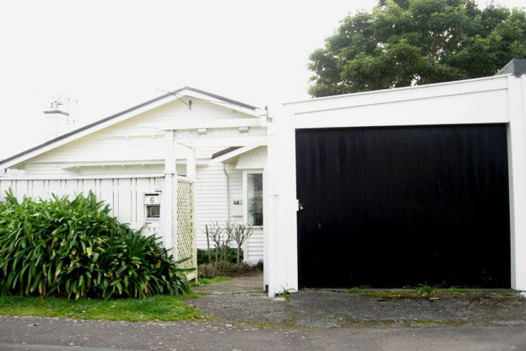 Photo of property in 6 Firth Terrace, Karori, Wellington, 6012