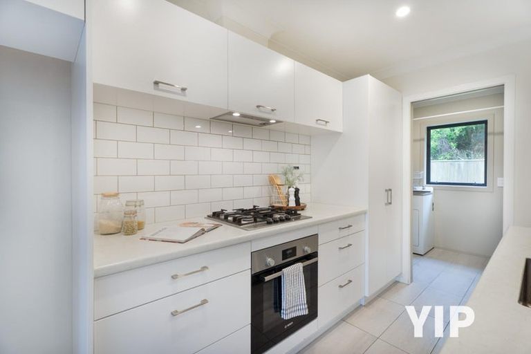 Photo of property in 15 Brindle Way, Newlands, Wellington, 6037