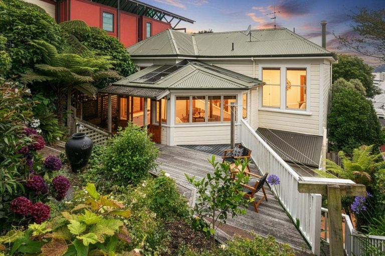 Photo of property in 16 Talavera Terrace, Kelburn, Wellington, 6012