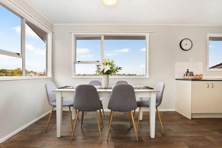 Photo of property in 20 Trias Road, Totara Vale, Auckland, 0629