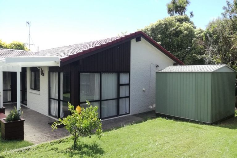 Photo of property in 33 Olena Avenue, Sunnyhills, Auckland, 2010
