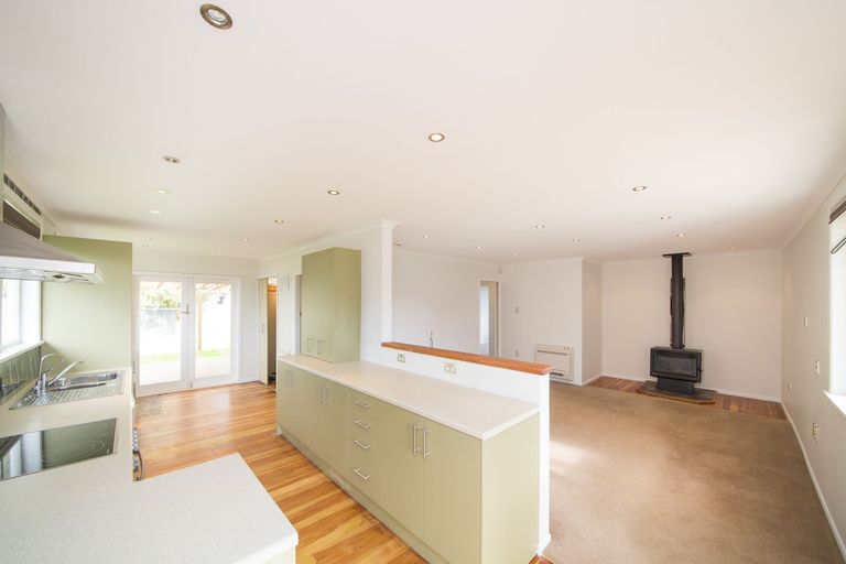 Photo of property in 8 Bradford Place, Awapuni, Palmerston North, 4412