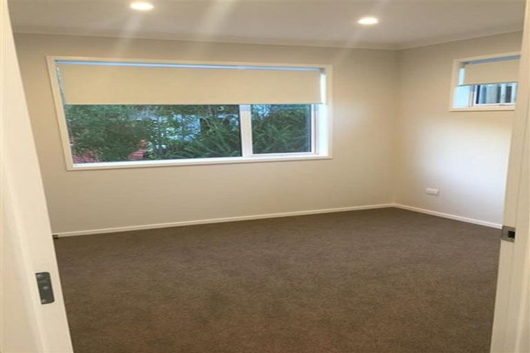 Photo of property in 3a Stitchbird Close, Murrays Bay, Auckland, 0630