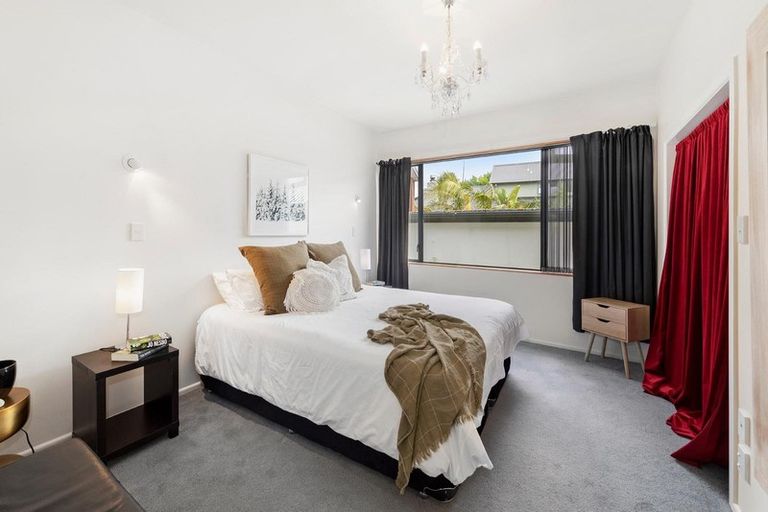 Photo of property in 8 Lister Street, Point Chevalier, Auckland, 1022
