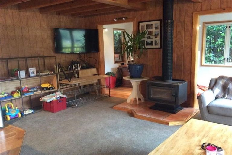 Photo of property in 30a Mackinnon Terrace, Sunshine Bay, Queenstown, 9300