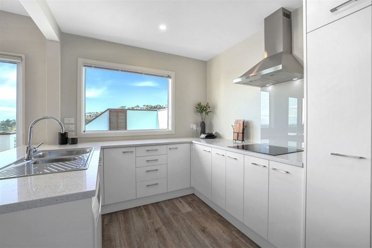 Photo of property in 71 Mount Pleasant Road, Mount Pleasant, Christchurch, 8081