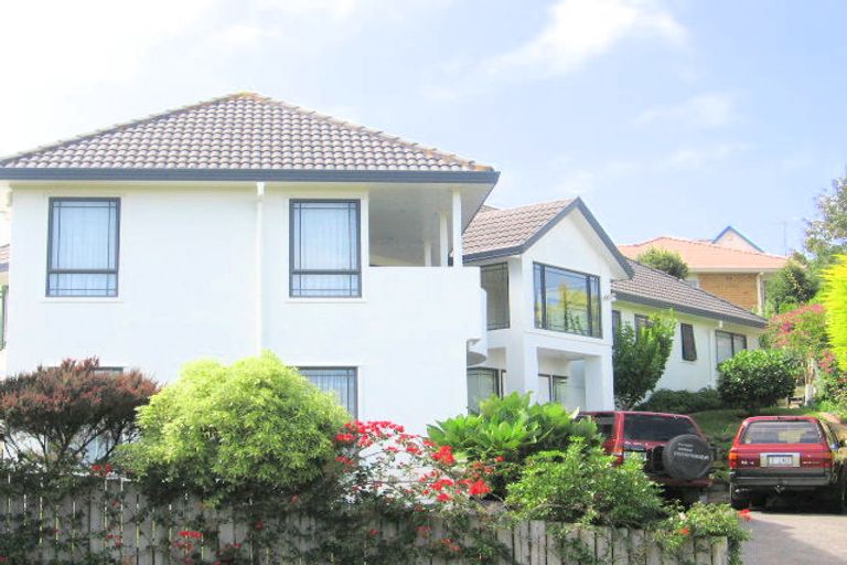 Photo of property in 10 Arirang Rise, Pinehill, Auckland, 0632