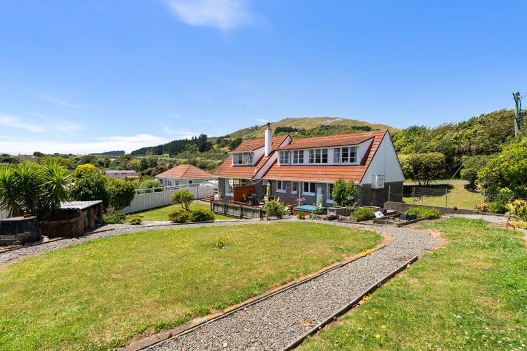 Photo of property in 61 Ranui Terrace, Tawa, Wellington, 5028