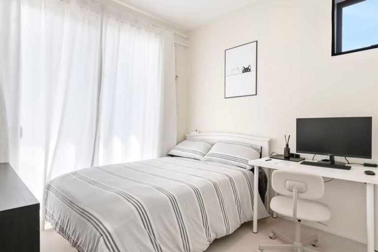 Photo of property in 37 Churchill Road, Murrays Bay, Auckland, 0630