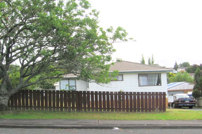 Photo of property in 3 Capricorn Place, Glen Eden, Auckland, 0602