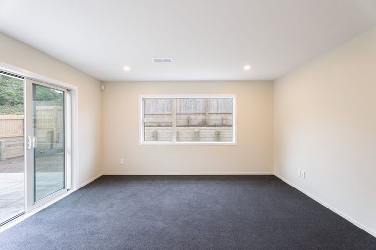 Photo of property in 70 Farnworth Terrace, Glenside, Wellington, 6037