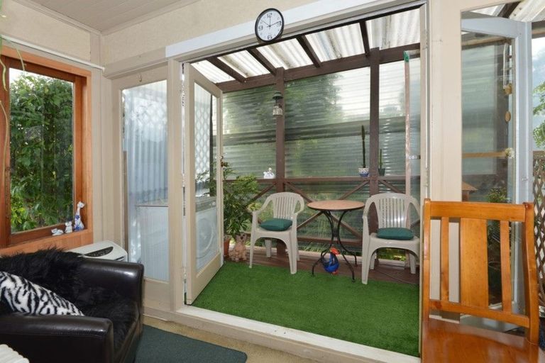 Photo of property in 2 Charles Street, Te Kamo, Whangarei, 0112