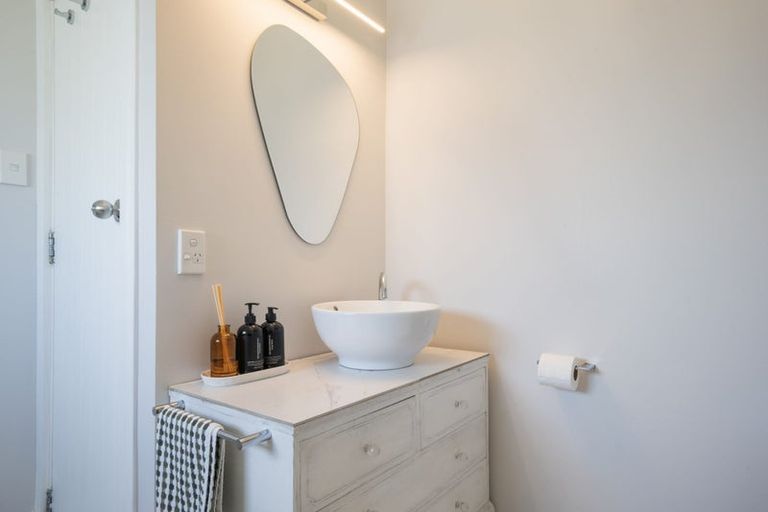 Photo of property in 114 Seaview Road, Paraparaumu Beach, Paraparaumu, 5032