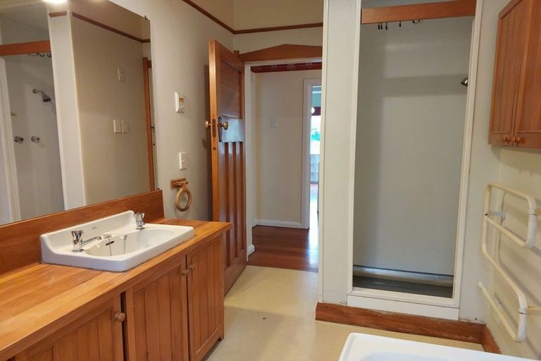 Photo of property in 6 Highland Crescent, Wadestown, Wellington, 6012