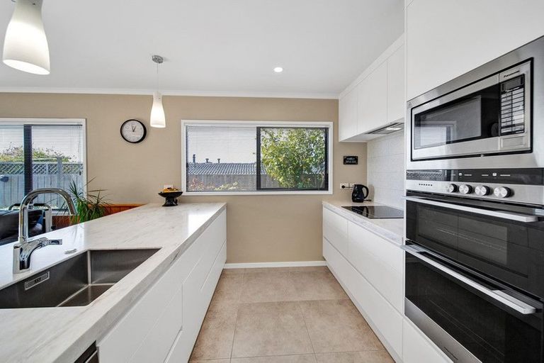 Photo of property in 4 Sequoia Grove, Merrilands, New Plymouth, 4312